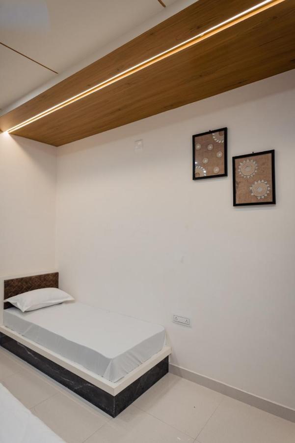 Hotel Ayodhya Virpur Buitenkant foto