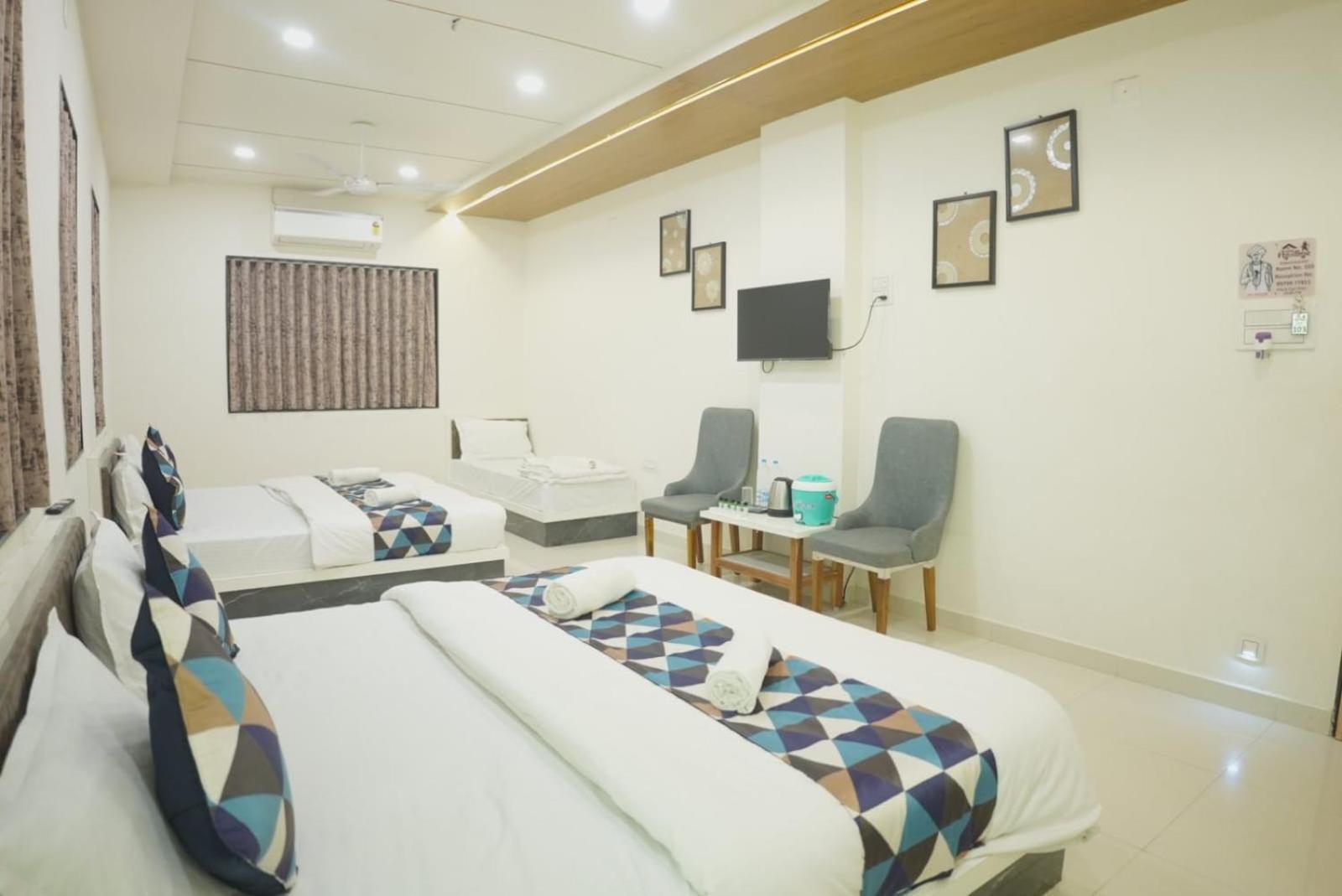 Hotel Ayodhya Virpur Buitenkant foto