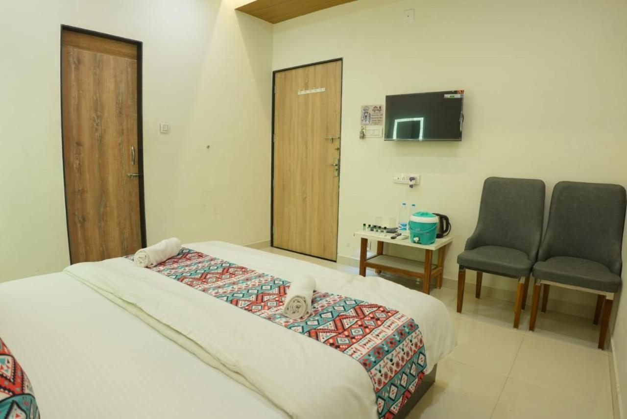 Hotel Ayodhya Virpur Buitenkant foto
