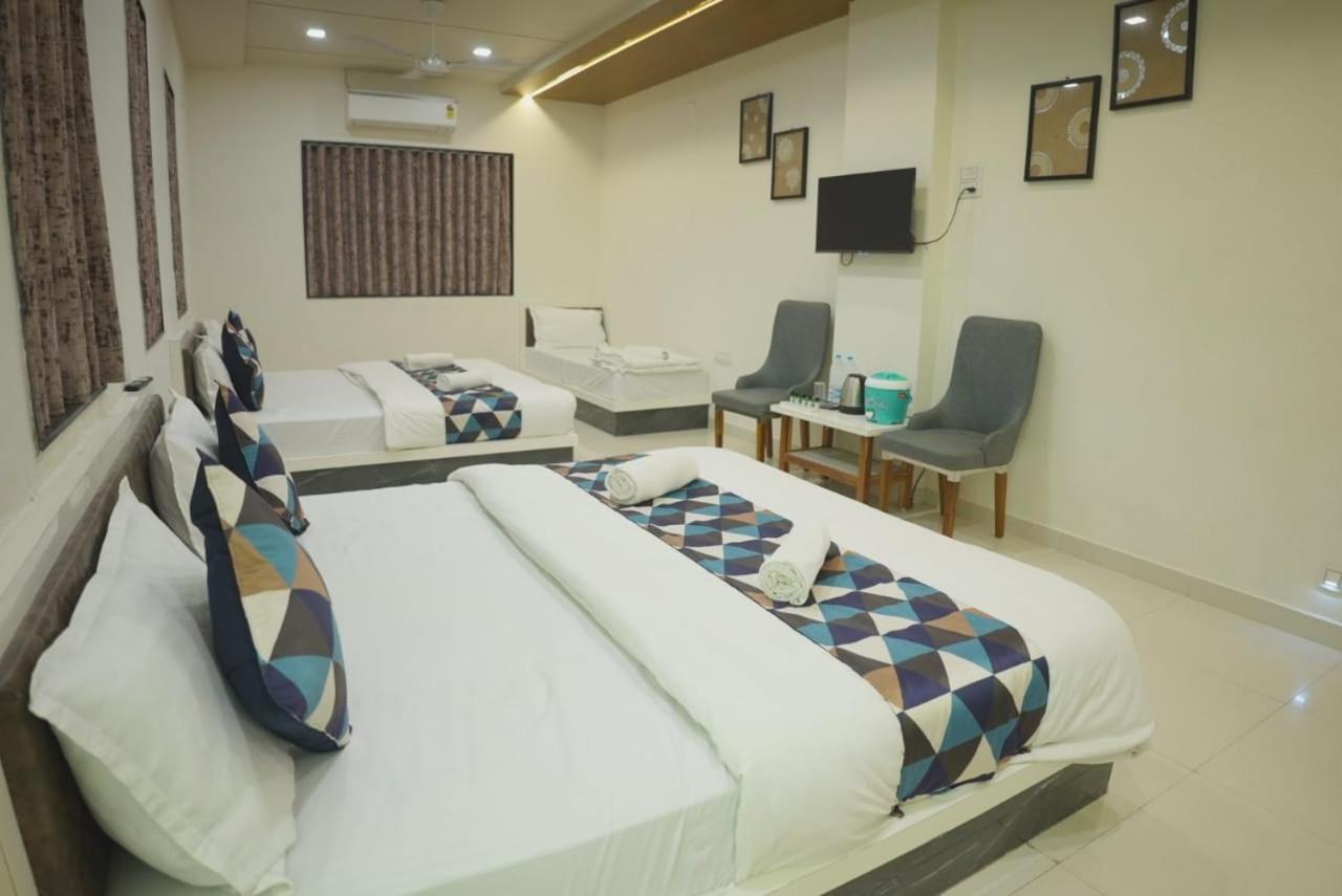 Hotel Ayodhya Virpur Buitenkant foto