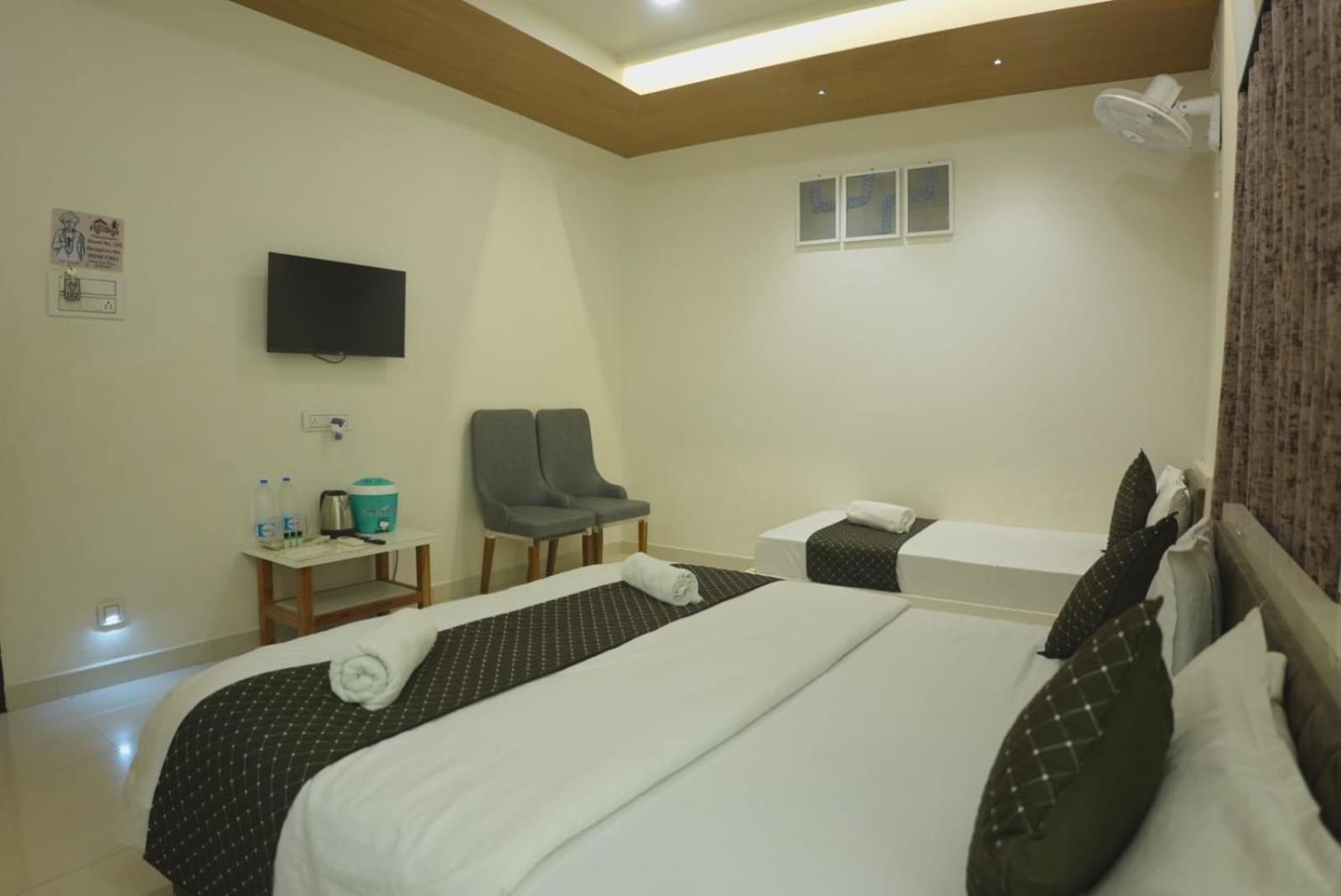 Hotel Ayodhya Virpur Buitenkant foto